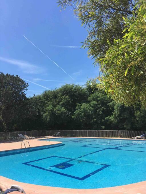 Studio In Tropez, Swimming Pool And Parking Appartamento