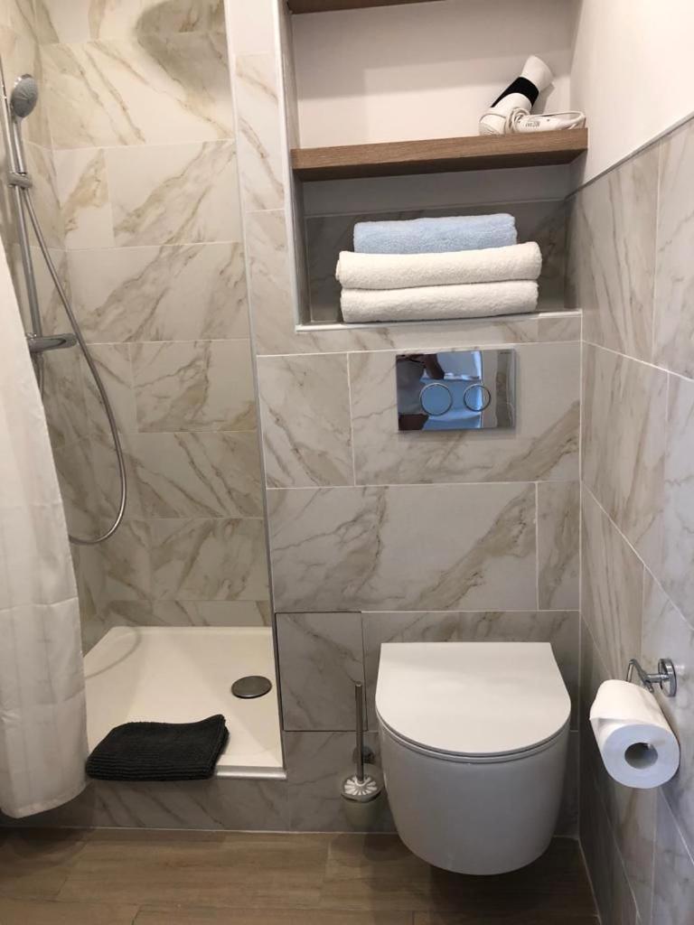 In Tropez, Swimming Pool And Parking Appartement